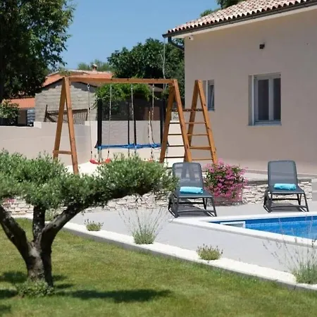 Сasa de vacaciones Beautiful Martina With Private Pool *