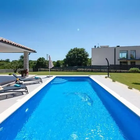Dom wakacyjny Beautiful Martina With Private Pool Hreljići