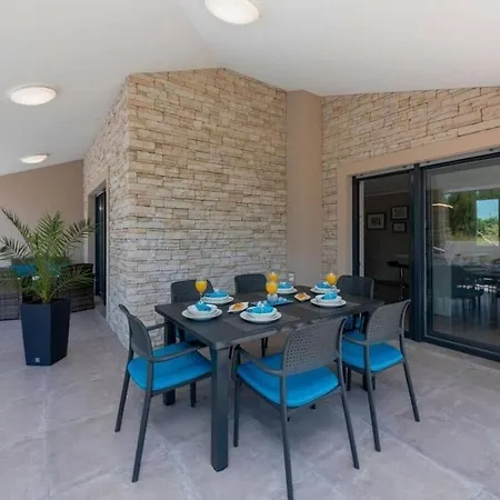Beautiful Martina With Private Pool * Hreljići