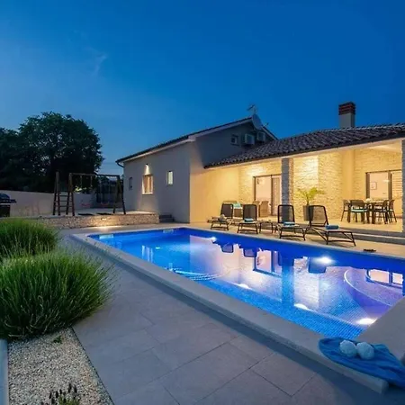 Beautiful Martina With Private Pool Hreljići