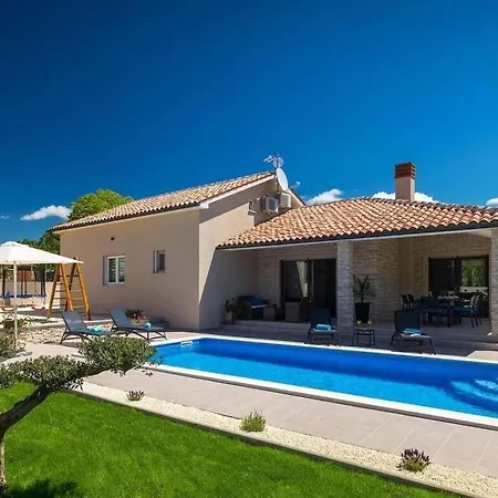 Dom wakacyjny Beautiful Martina With Private Pool Hreljići